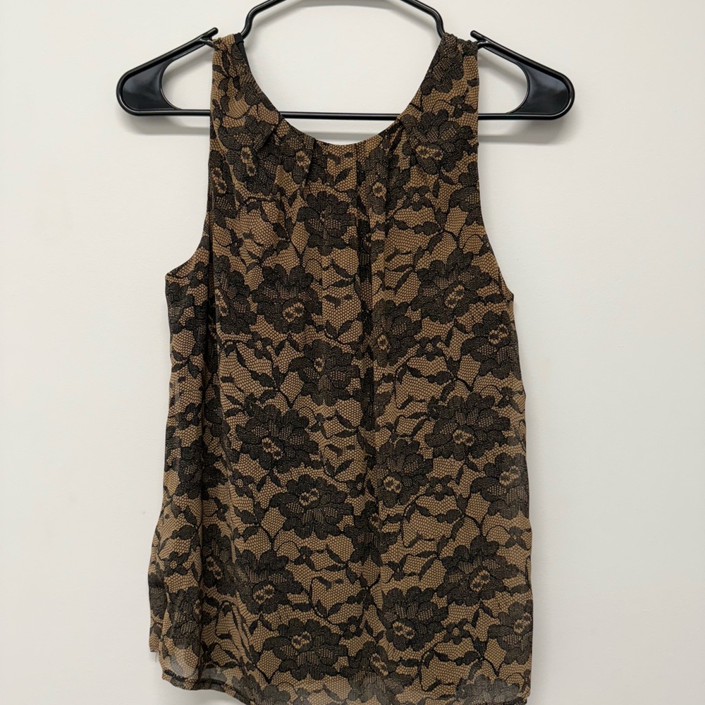 Suzy Shier Black and Tan Lace Top